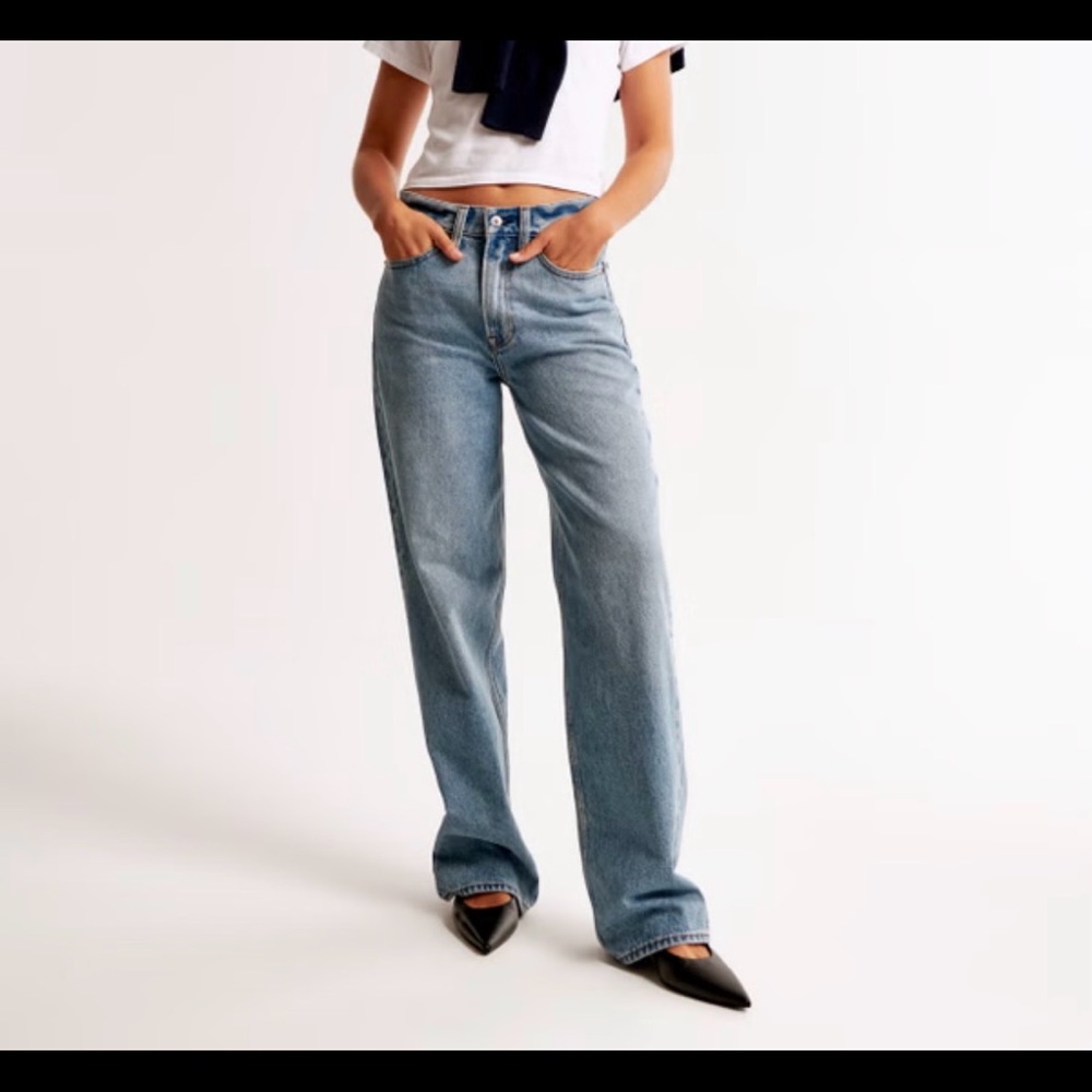 Women’s Abercrombie “The slouchy jean” mid rise